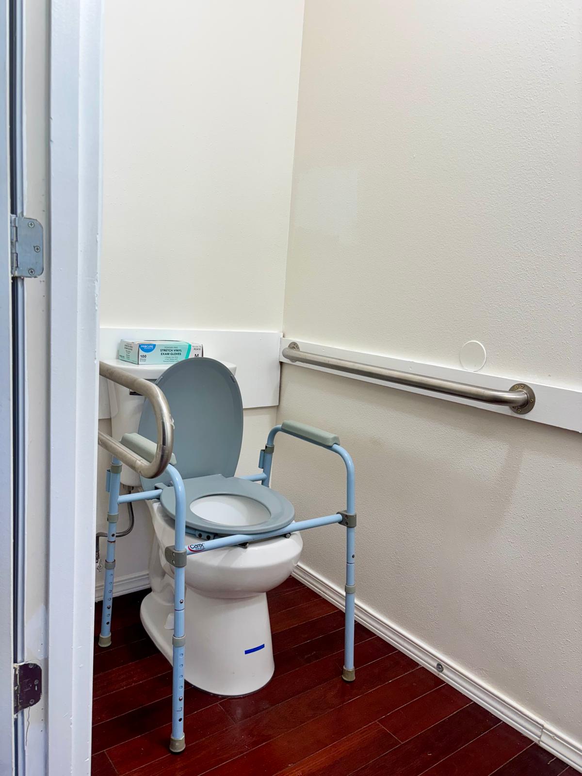 Edmonds Villa bathroom