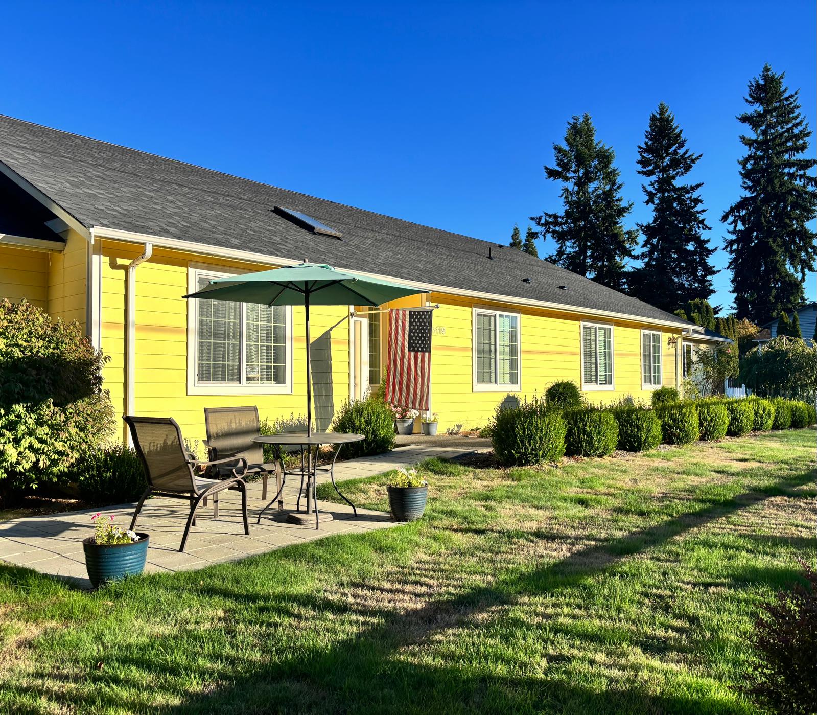 Edmonds Villa exterior - residential neighborhood setting