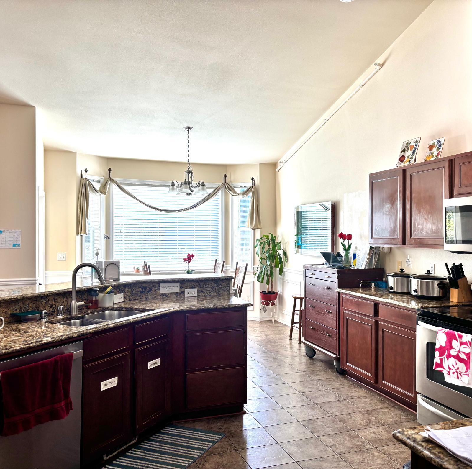 Edmonds Villa kitchen nook