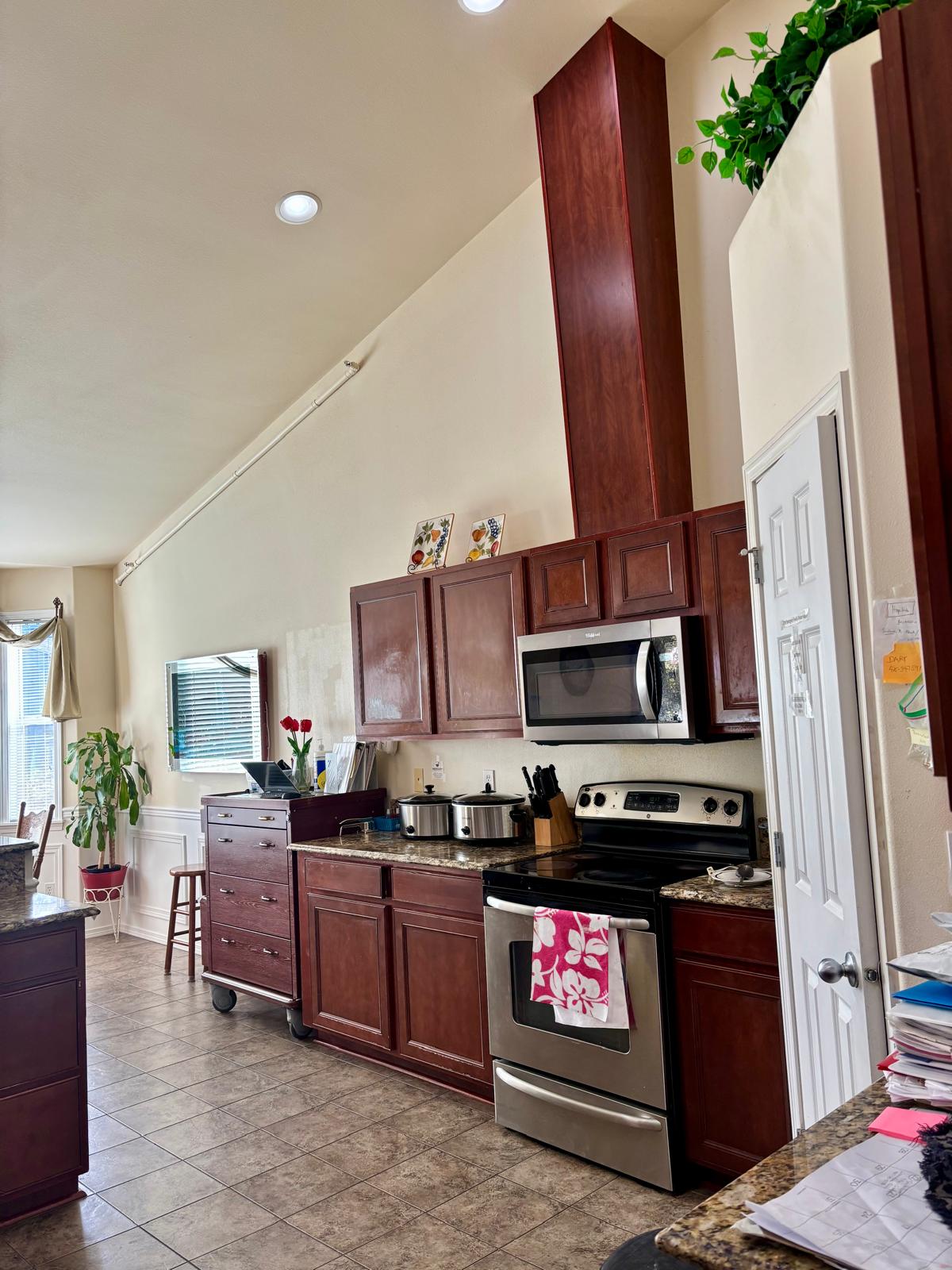 Edmonds Villa kitchen